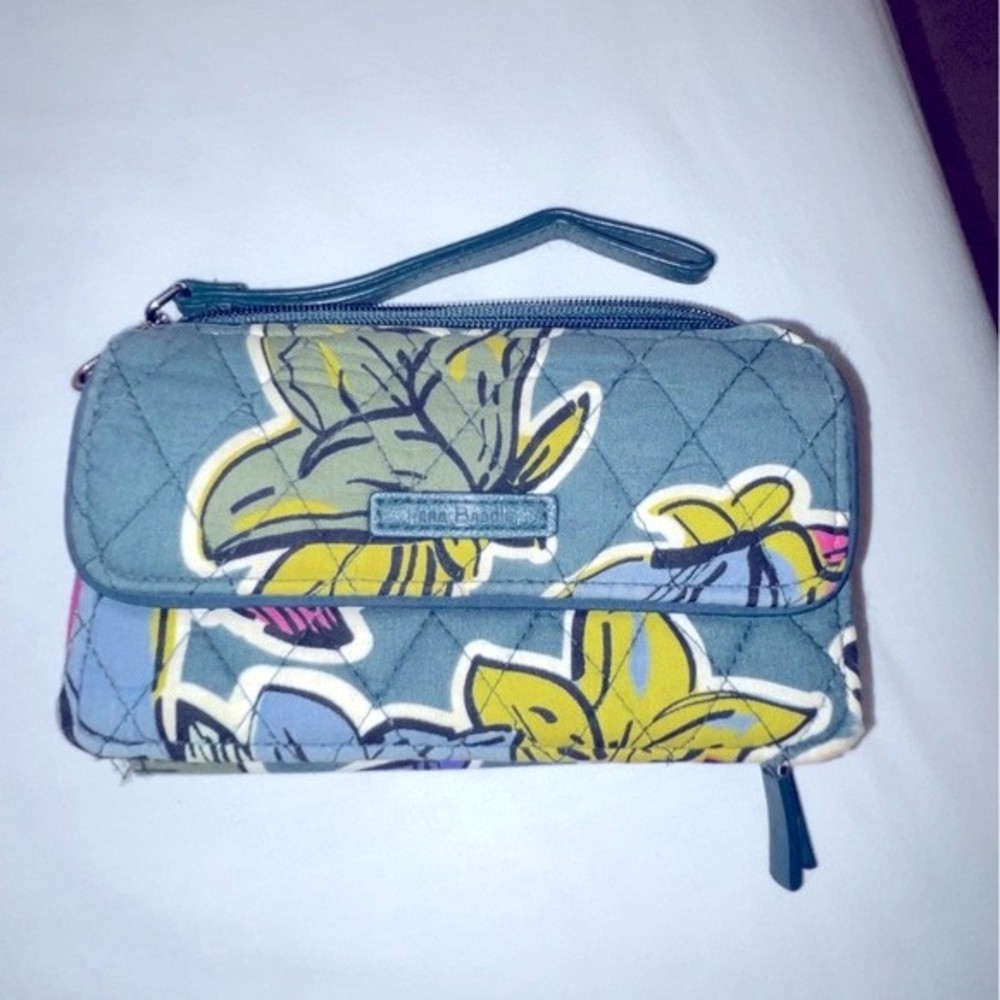 Vera Bradley RFID All In One Wristlet Falling Flowers Used Excellent Condition